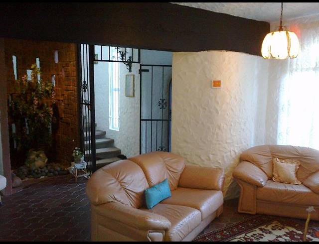 6 BEDROOM HOUSE FOR SALE IN CLANSTHAL